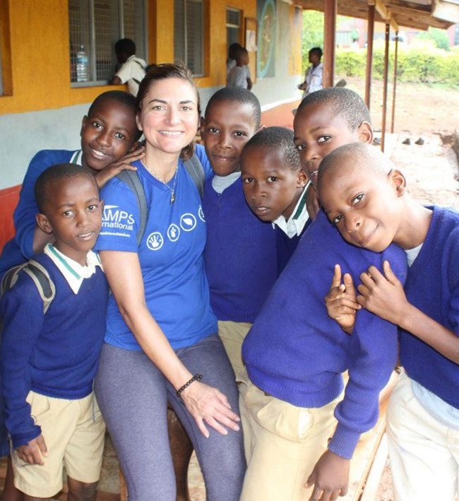 Michelle Ray posing with students. Michelle Ray posing with students.